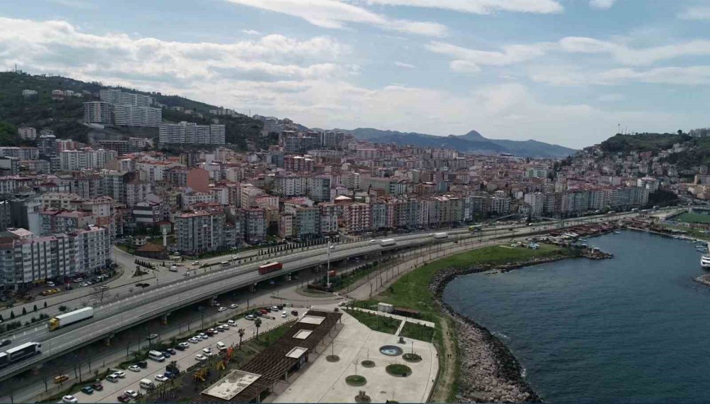 KAHRAMANMARAŞ'TA 7,7 VE 7,6 ŞİDDETİNDE MEYDANA GELEN DEPREMLERİN ARDINDAN GİRESUN ÜNİVERSİTESİ ÖĞRETİM ÜYESİ PROF. DR. AHMET APAYDIN VE DOÇ DR. EREN KÖMÜRLÜ GİRESUN'UN DEPREM RİSK DURUMUYLA İLGİLİ AÇIKLAMALARDA BULUNDU