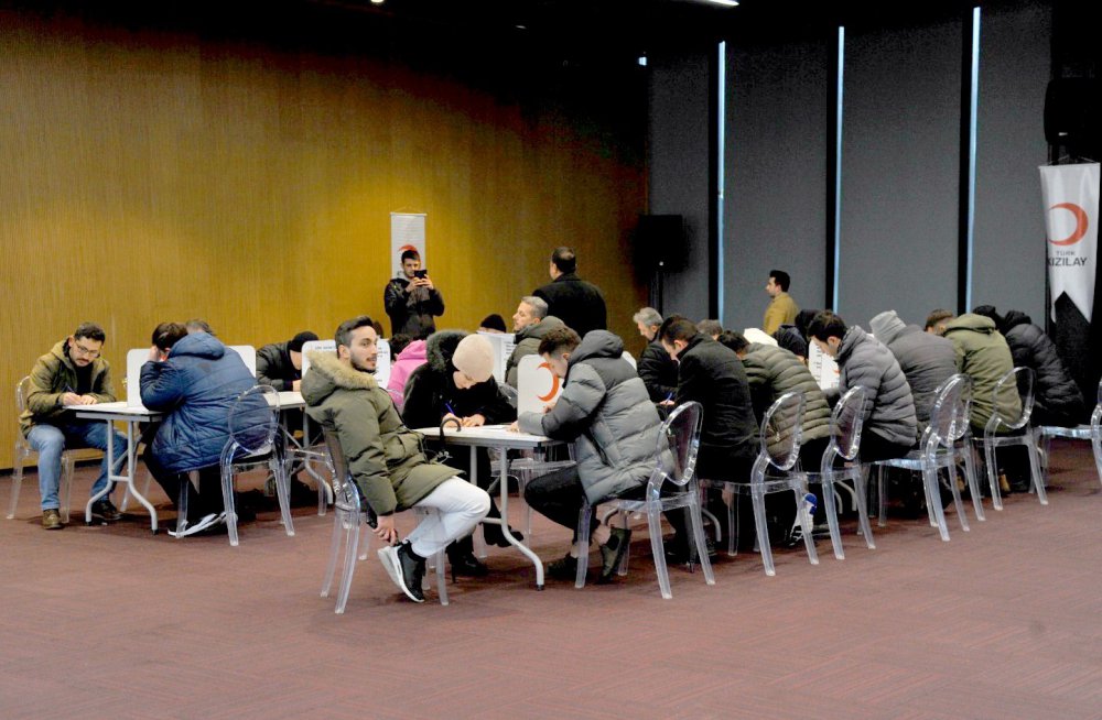 SAMSUN'DA DEPREMZEDELER İÇİN YÜRÜTÜLEN KAN BAĞIŞI KAMPANYASINDA 3 GÜNDE 2 BİN 545 KİŞİ KAN VERDİ