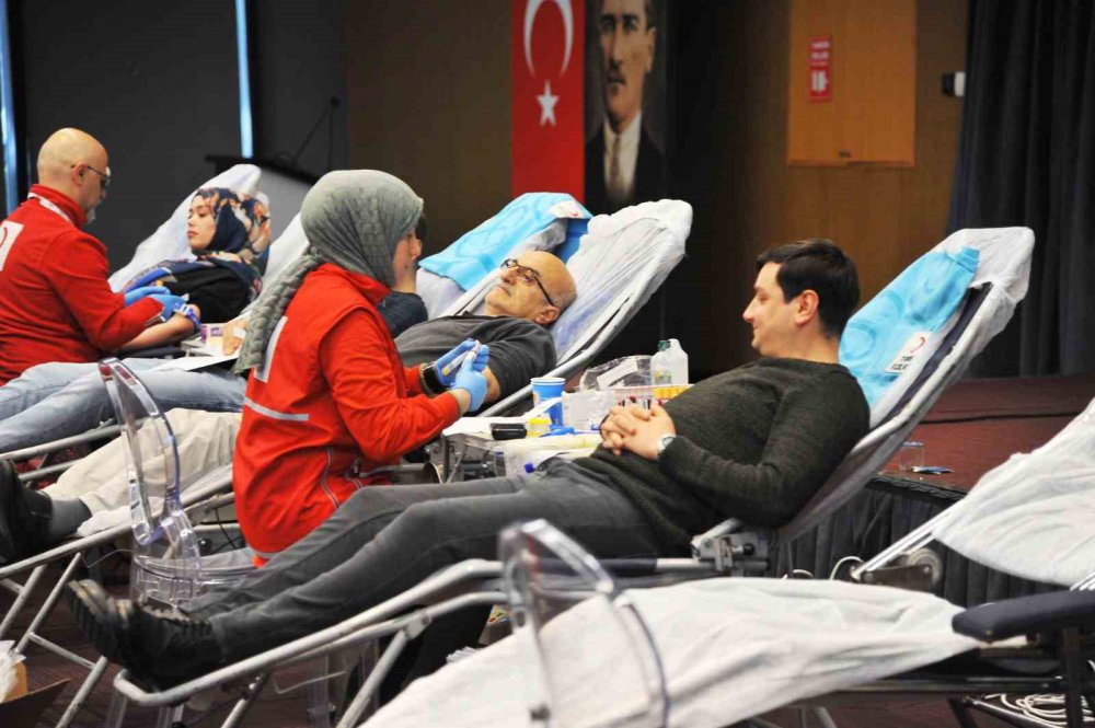 SAMSUN'DA DEPREMZEDELER İÇİN YÜRÜTÜLEN KAN BAĞIŞI KAMPANYASINDA 3 GÜNDE 2 BİN 545 KİŞİ KAN VERDİ