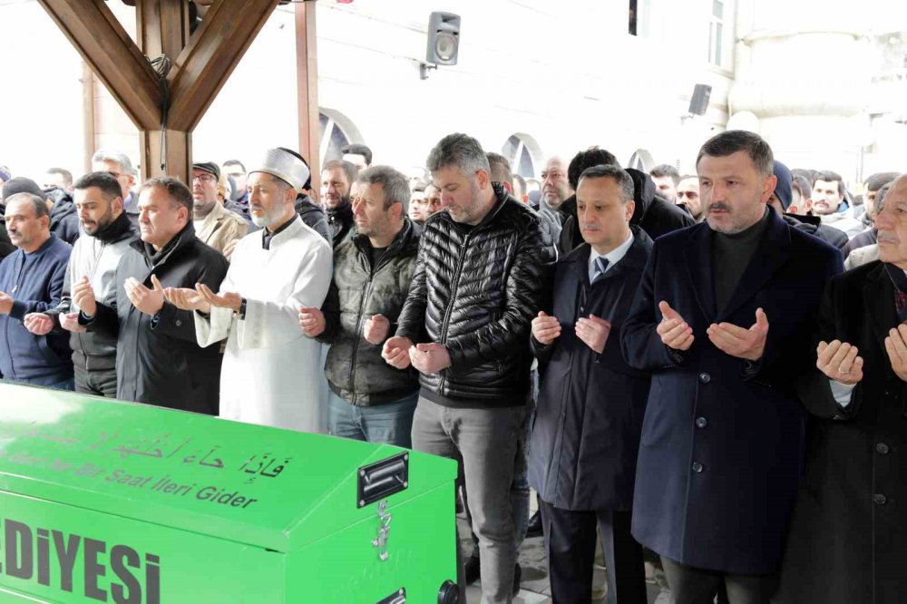 GÜMÜŞHANE'DEN HATAY'A OTOMOBİL ALMAK İÇİN GİDEN VE KALDIĞI OTELİN DEPREM NEDENİYLE YIKILMASI SONUCU CANSIZ BEDENİNE 3 GÜN SONRA ULAŞILAN 23 YAŞINDAKİ ONUR YILMAZ SON YOLCULUĞUNA UĞURLANDI