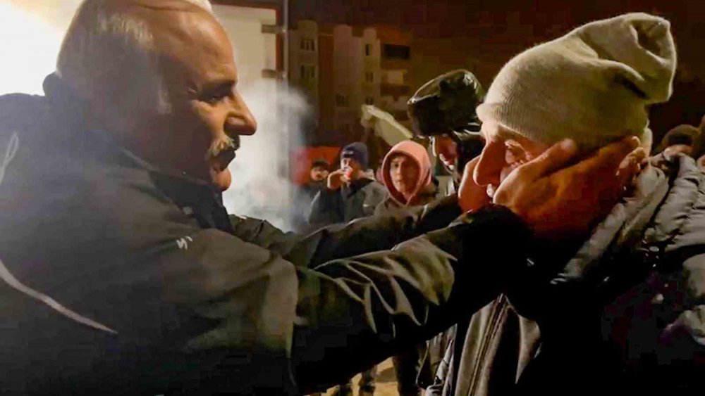 KAHRAMANMARAŞ'TA DEPREM YÖNETİMİNE DESTEK VERMESİ İÇİN GÖREVLENDİREN TRABZON BÜYÜKŞEHİR BELEDİYE BAŞKANI MURAT ZORLUOĞLU, BÖLGEYE ADIM ATTIĞI ANDAN İTİBAREN DEPREMZEDELERİ BİR AN OLSUN YALNIZ BIRAKMIYOR