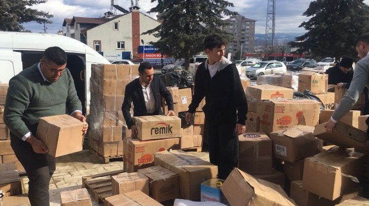 KASTAMONU'DAN "ASRIN FELAKETİ'NİN YAŞANDIĞI DEPREM BÖLGESİNE 59 TIR YARDIM MALZEMESİ GÖNDERİLDİ