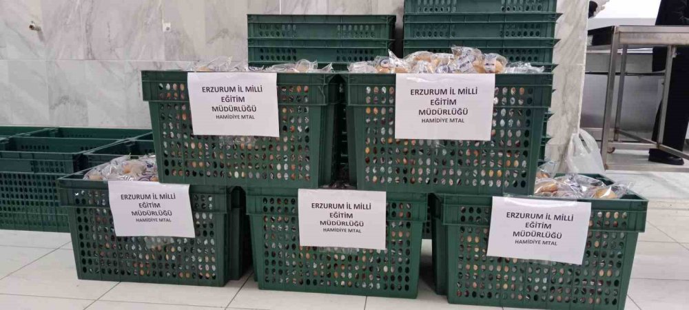 ERZURUM HAMİDİYE MESLEKİ VE TEKNİK ANADOLU LİSESİ ÖĞRETMEN VE ÖĞRENCİLERİ, KAHRAMANMARAŞ MERKEZLİ İKİ DEPREMİN BÜYÜK YIKIMA NEDEN OLDUĞU 10 İLİN EKMEK İHTİYACINI KARŞILAMAK İÇİN SEFERBER OLDULAR