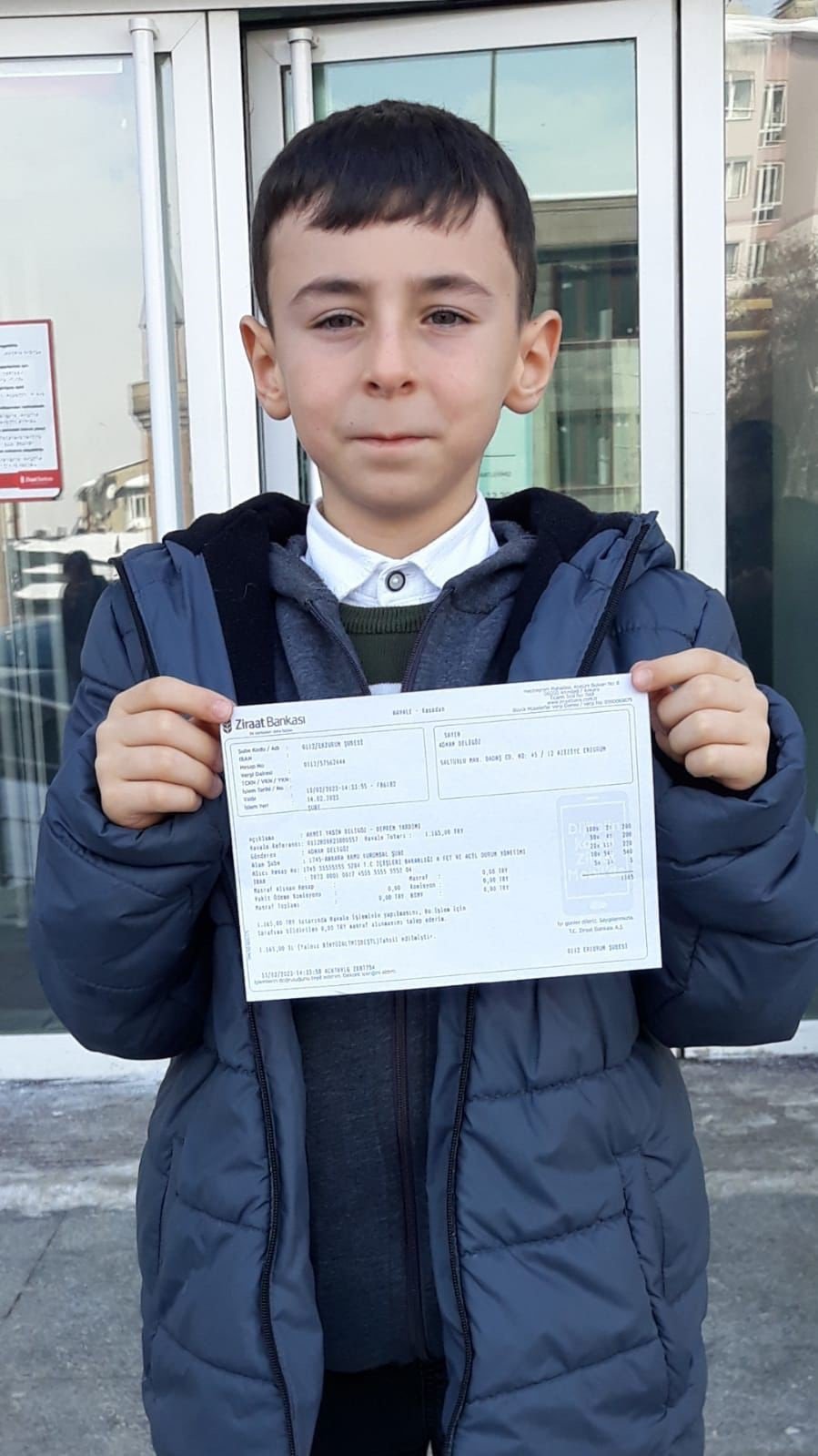 ERZURUM'DA YAŞAYAN 3. SINIF ÖĞRENCİSİ AHMET YASİN DELİGÖZ GÖSTERDİ.DELİGÖZ, DEPREM BÖLGESİNE GÖNDERİLMEK ÜZERE BİSİKLET ALMAK İÇİN BİRİKTİRDİĞİ HARÇLIKLARINI DEPREMZEDELERE BAĞIŞLADI