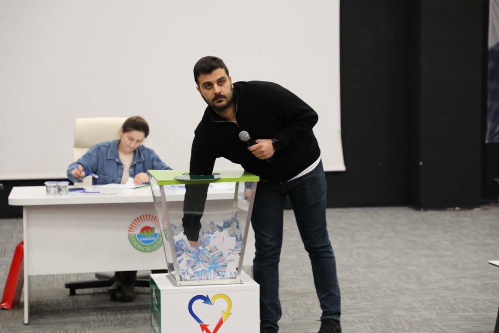 İLKADIM BELEDİYESİ TARAFINDAN BAŞLATILAN "GETİR ATIĞINI, AL HARÇLIĞINI" UYGULAMASINDA ÇEKİLİŞTE KAZANAN 5 TALİHLİ, 500 TL'LİK ALIŞVERİŞ ÇEKİNİ DEPREM BÖLGESİNE YARDIM İÇİN HEDİYE ETTİ
