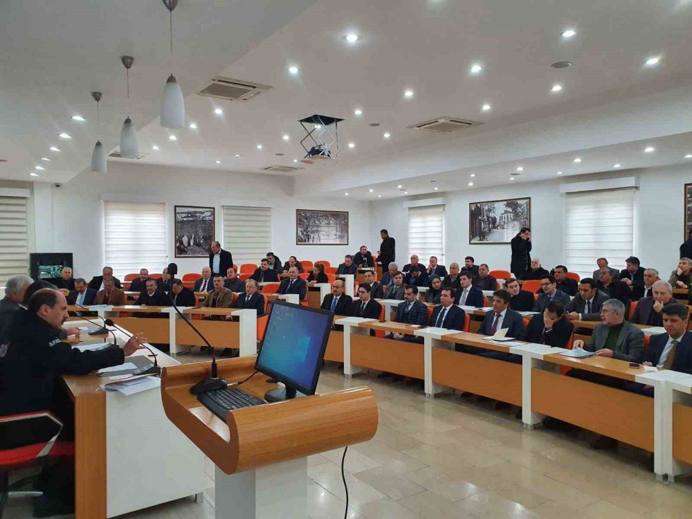 ORDU'DA DEPREMZEDELERİN BAŞTA KURU GIDA OLMAK ÜZERE ACİL İHTİYAÇLARININ KARŞILANMASI İÇİN KOORDİNASYON TOPLANTISI YAPILDI. TOPLANTIDA, ORDU'DA 2 BİN 232 DEPREMZEDENİN MİSAFİR EDİLDİĞİ BELİRTİLDİ