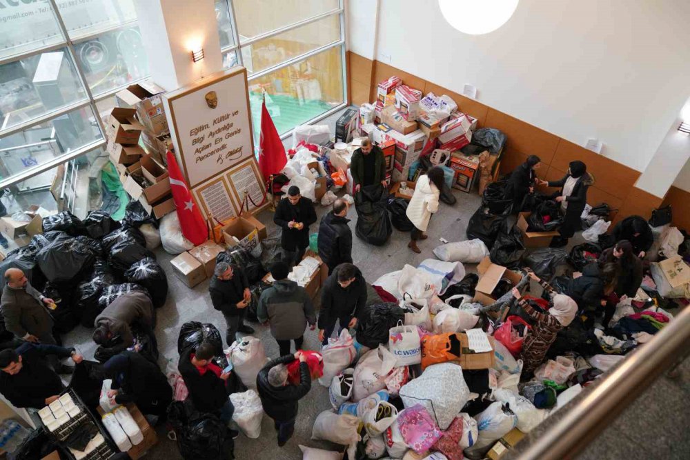 TOKAT'IN ERBAA İLÇESİNDEN DEPREM BÖLGESİNE 7 GÜNDE 44 TIR, 47 KAMYONETLE YARDIM MALZEMESİ GÖNDERİLDİ