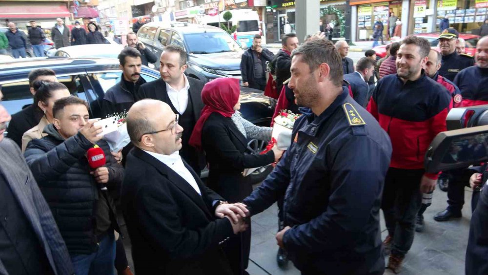 DEPREM BÖLGESİNDE ARAMA KURTARMA ÇALIŞMALARINA KATILAN EKİP TRABZON’A DÖNDÜ