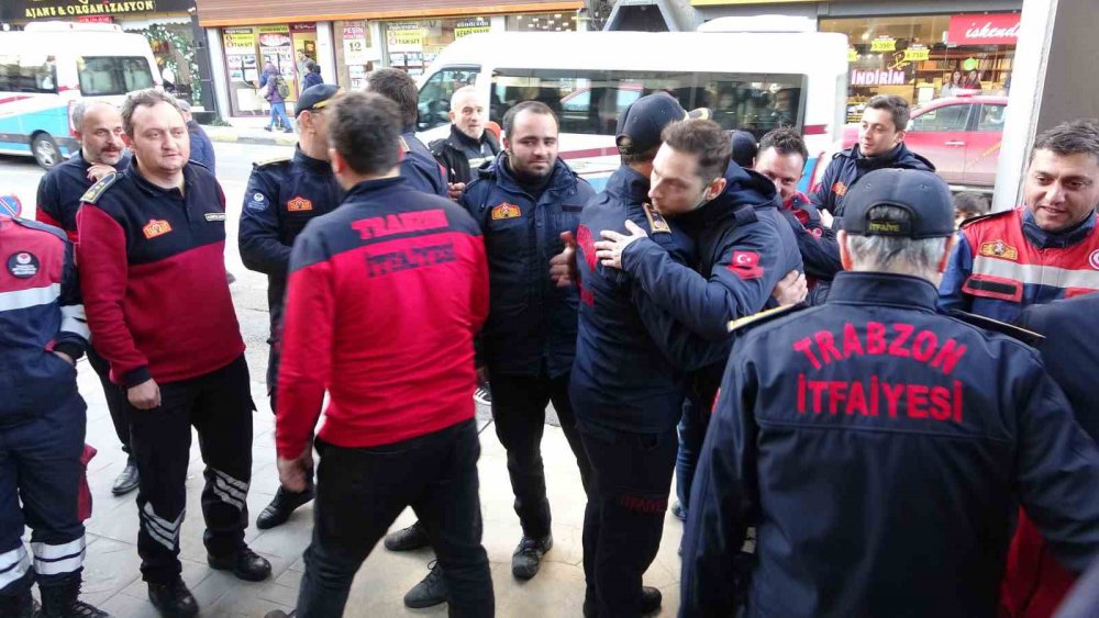 DEPREM BÖLGESİNDE ARAMA KURTARMA ÇALIŞMALARINA KATILAN EKİP TRABZON’A DÖNDÜ