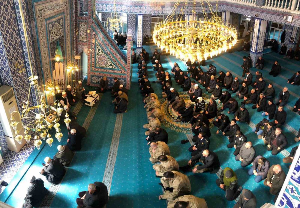 KAHRAMANMARAŞ VE CİVARINDAKİ 10 İLİ ETKİLEYEN VE ASRIN FELAKETİ OLARAK NİTELENDİRİLEN DEPREMLERİN ARDINDAN GÜMÜŞHANE'NİN DÜŞMAN İŞGALİNDEN KURTULUŞUNUN 105. YIL KUTLAMA PROGRAMLARI İPTAL EDİLEREK YALNIZCA MEVLİT OKUTULDU
