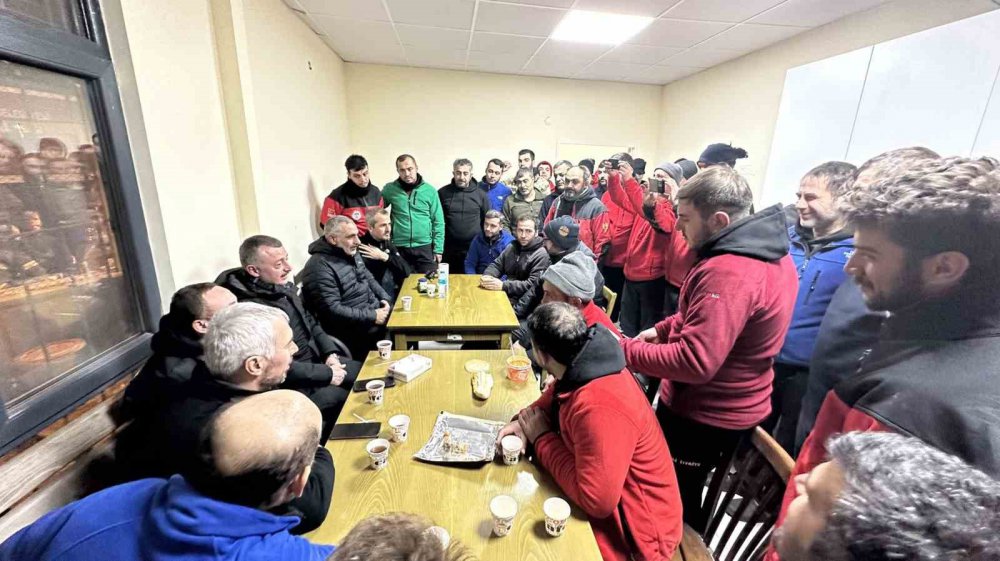 KAHRAMANMARAŞ'TA MEYDANA GELEN İKİ BÜYÜK DEPREMİN ARDINDAN AFET BÖLGELERİNDE GÖREVLENDİRİLEN KOCAELİ BÜYÜKŞEHİR BELEDİYESİ EKİPLERİ, 82 KİŞİYİ ENKAZDAN KURTARDI