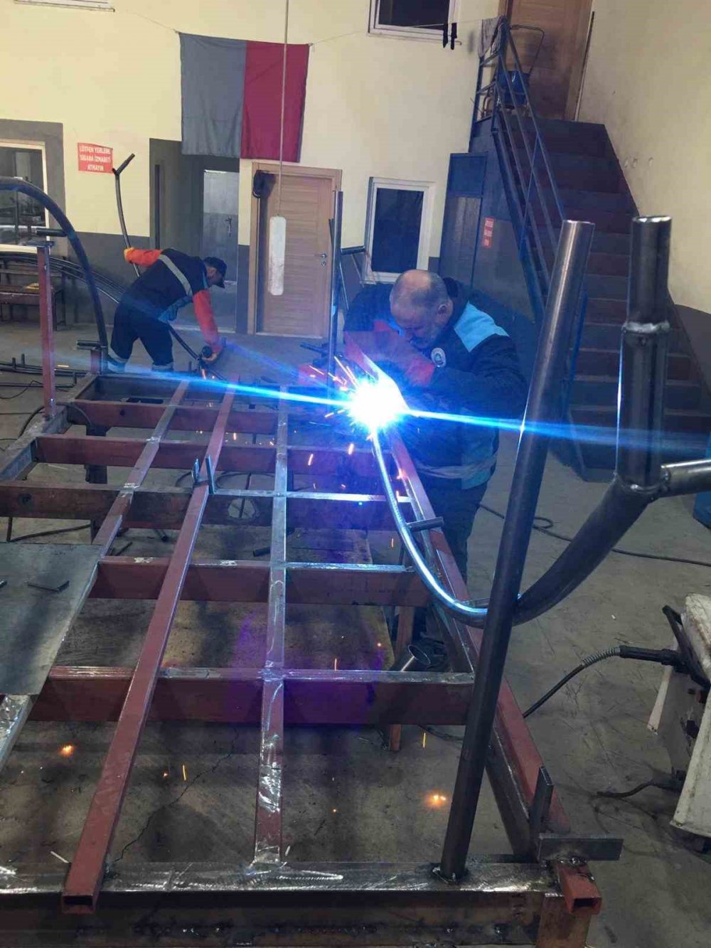 TRABZON'UN ORTAHİSAR İLÇE BELEDİYESİ, DEPREM BÖLGELERİNE YARDIMLARINI KIŞA DAYANIKLI ÇADIR ÜRETİMİYLE SÜRÜYOR