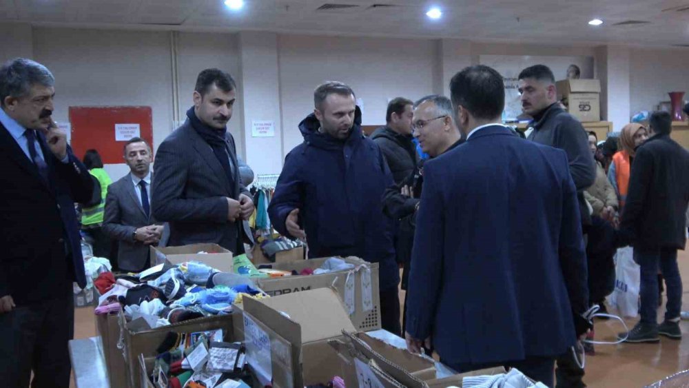 DEPREMZEDELER İÇİN RİZE SEFERBER OLDU. DEPREM BÖLGELERİ İÇİN TEK YÜREK OLAN RİZE'DE DEPREMZEDELERİ HEM MİSAFİR EDİLİYOR HEM DE İHTİYAÇLARI KARŞILANIYOR