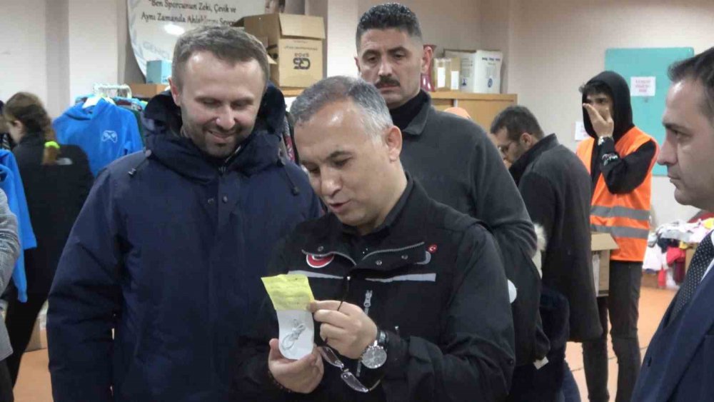DEPREMZEDELER İÇİN RİZE SEFERBER OLDU. DEPREM BÖLGELERİ İÇİN TEK YÜREK OLAN RİZE'DE DEPREMZEDELERİ HEM MİSAFİR EDİLİYOR HEM DE İHTİYAÇLARI KARŞILANIYOR