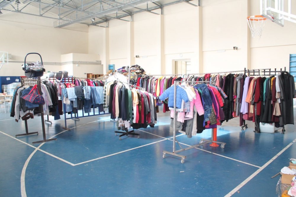 BAYBURT VALİLİĞİNİN BAŞLATMIŞ OLDUĞU YARDIM KAMPANYASINDA, DEPREMZEDELERİN BESLENME, BARINMA, GİYİNME İHTİYAÇLARI GİDERİLMEYE DEVAM EDİYOR