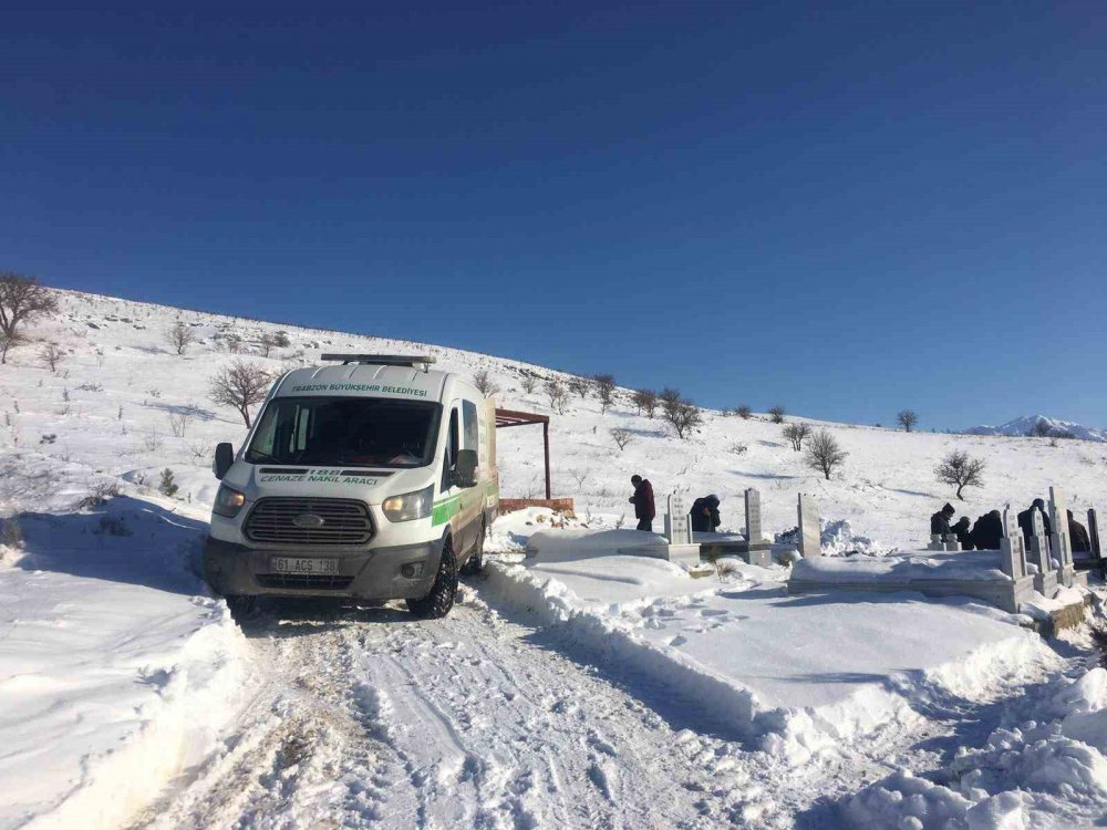 TRABZON BÜYÜKŞEHİR BELEDİYESİ KARDEŞ ŞEHİR KAHRAMANMARAŞ'IN VE 2. DEPREMİN MERKEZ ÜSSÜ ELBİSTAN'IN GÜNLÜK YAŞAM KOŞULLARINI SAĞLAMAK İÇİN TÜM İMKÂNLARINI SEFERBER EDİYOR