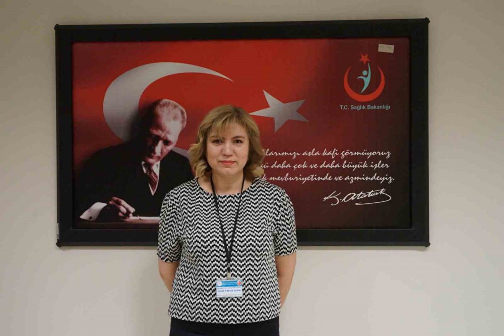 KASTAMONU'DA HASTANEDE GÖREV YAPAN SAĞLIK ÇALIŞANLARI, YAPTIKLARI KURU PASTALARI VE KURABİYELERİ PAKETLER HALİNE GETİREREK DEPREM BÖLGESİNE ULAŞTIRDI