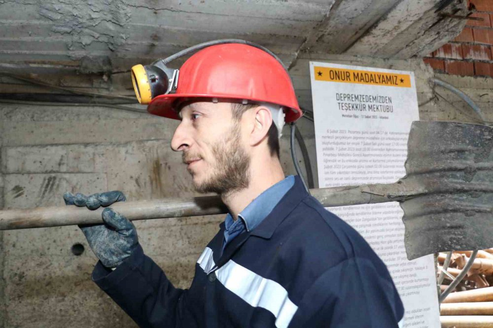 MADENCİLER TEŞEKKÜR MEKTUBUNU “ONUR MADALYASI” DİYE KÖMÜR OCAĞININ GİRİŞİNE ASTI