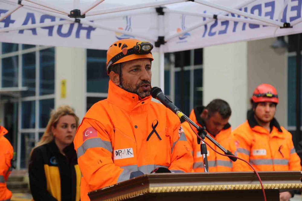 DEPREM BÖLGESİNDEN DÖNEN HAPAK EKİBİNE ARTVİN’DE DUYGUSAL KARŞILAMA