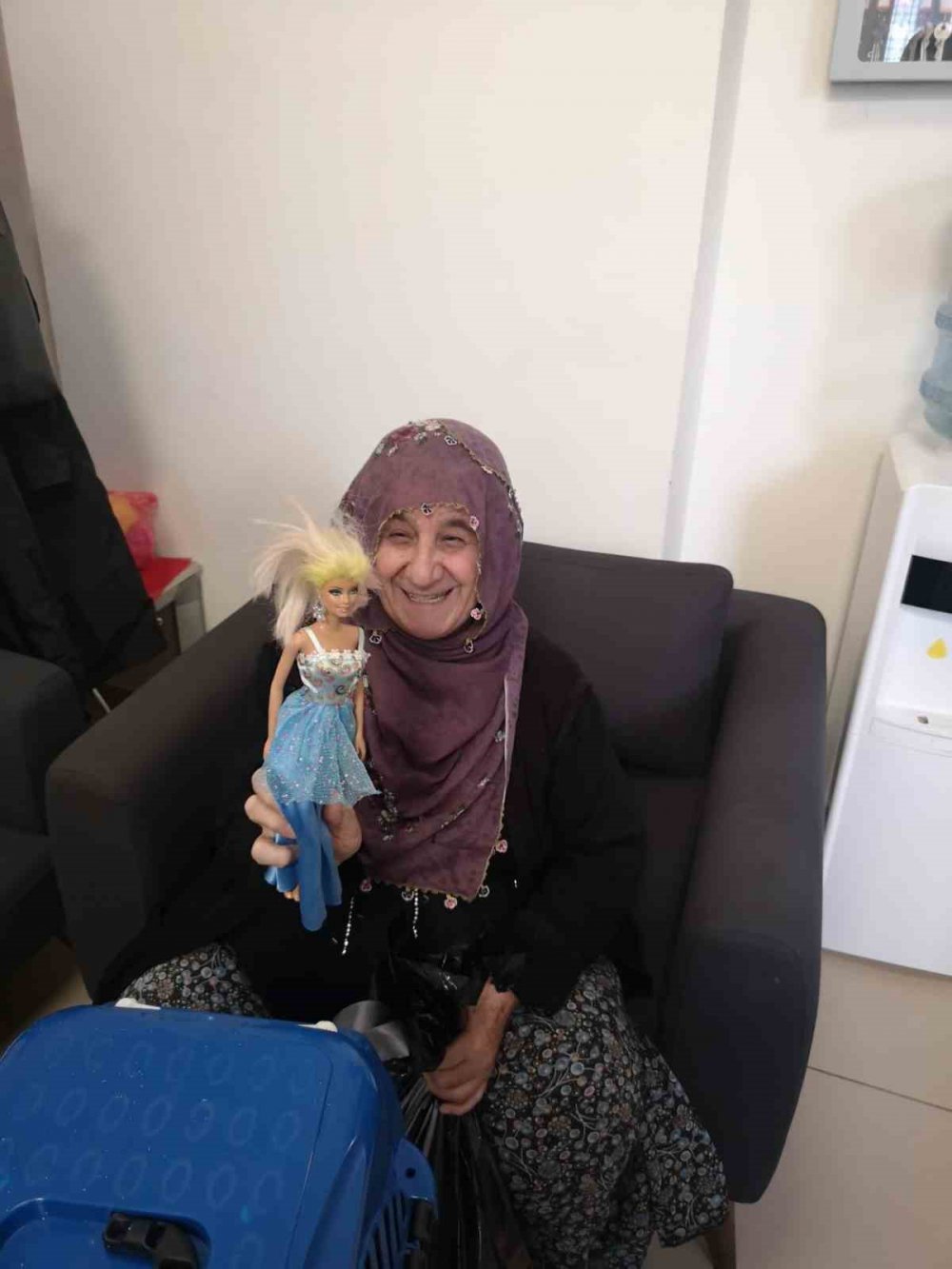 KAHRAMANMARAŞ MERKEZLİ GERÇEKLEŞEN DEPREMLERDE EVLERİ YIKILAN VE ZARAR GÖREN VATANDAŞLAR RİZE'DE YURTLARA YERLEŞTİRİLMEYE DEVAM EDİLİYOR