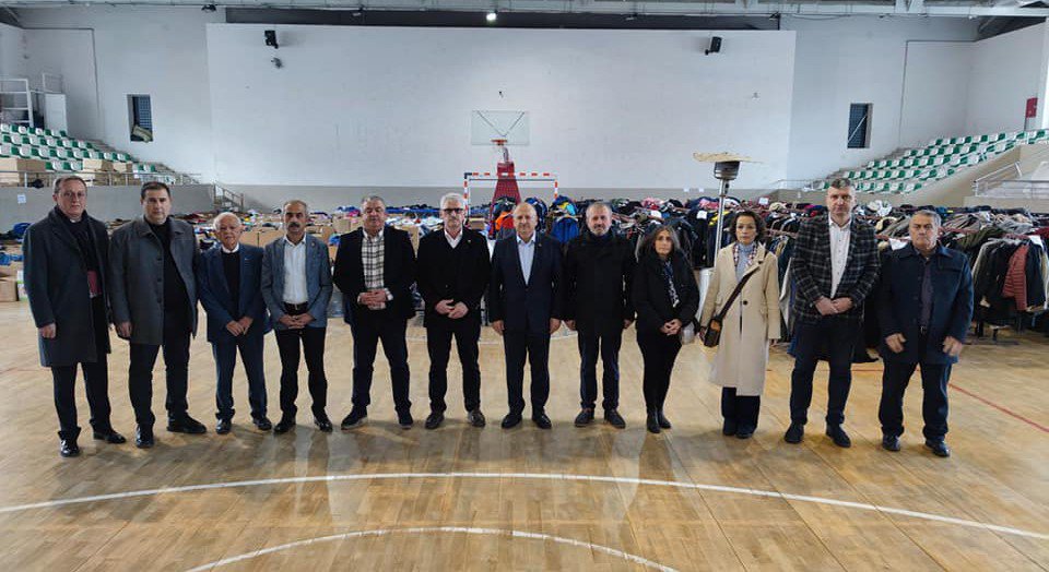 ORDU'NUN ÜNYE BELEDİYE BAŞKANI HÜSEYİN TAVLI, İLÇEM DEPREM BÖLGELERİ İÇİN YARDIMLARIN SÜRDÜĞÜNÜ BELİRTEREK, "İLÇEMİZDE MİSAFİR ETTİĞİMİZ DEPREMZEDE AİLELERİMİZİN İHTİYAÇLARINI DÜZENLİ OLARAK KARŞILAMAYA DEVAM EDİYORUZ" DEDİ