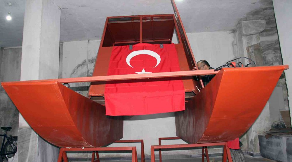 ALMANYA'DA YAKLAŞIK 35 YIL SAVUNMA SANAYİİ SEKTÖRÜNDE MAKİNE TEKNİKERİ OLARAK ÇALIŞAN 53 YAŞINDAKİ BİROL UĞURLU, KARADA VE DENİZDE GİDEBİLEN ARAMA KURTARMA ARACININ ÇALIŞMALARINA GİRESUN'UN BULANCAK İLÇESİNDE BAŞLADI