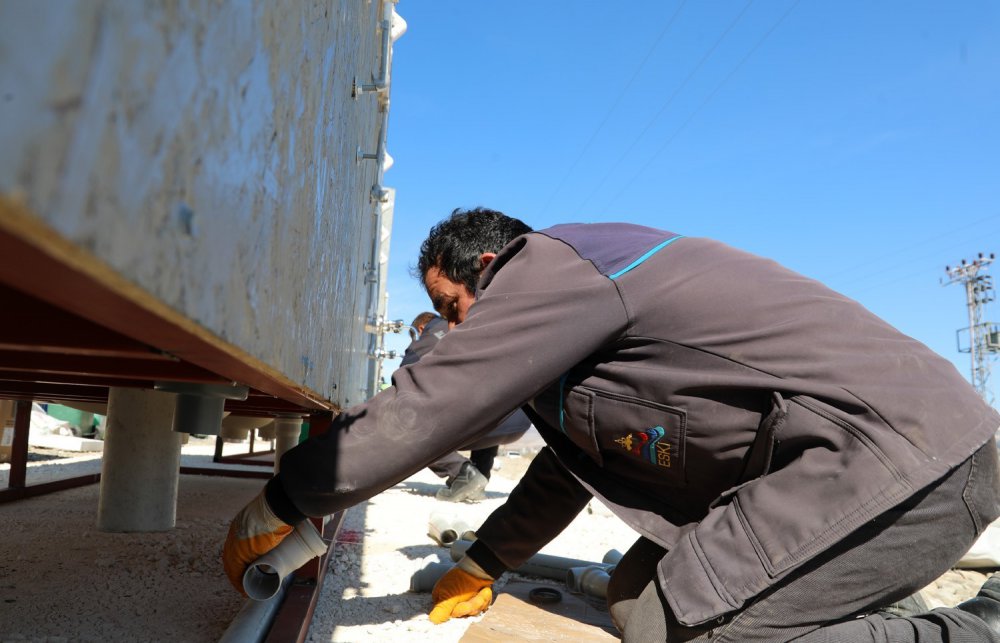 ERZURUM BÜYÜKŞEHİR BELEDİYESİ'NE BAĞLI ERZURUM SU VE KANALİZASYON İDARESİ (ESKİ) GENEL MÜDÜRLÜĞÜ EKİPLERİ, ASRIN FELAKETİNİN YAŞANDIĞI ADIYAMAN KENTİNİN ALTYAPISINI BAŞTAN AŞAĞI ONARIYOR
