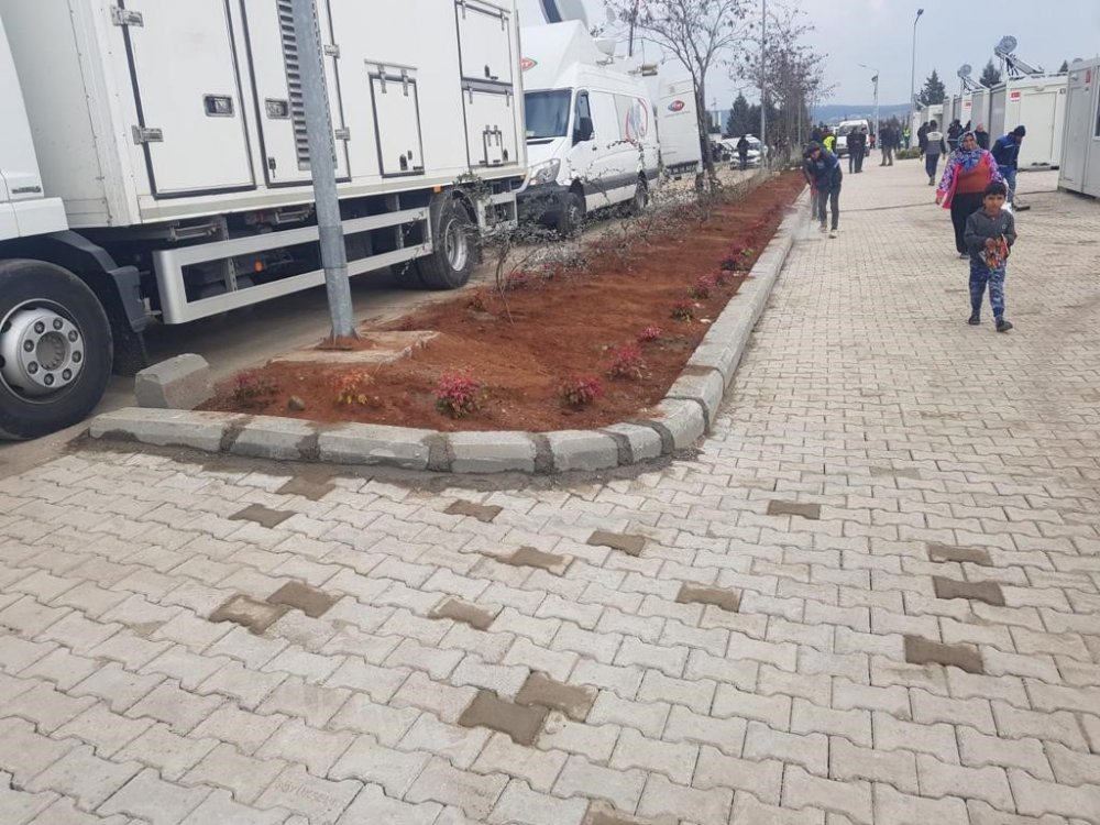 SAMSUN BÜYÜKŞEHİR BELEDİYESİ, AFET BÖLGESİNE 10 BİN BORDÜR TAŞI VE 71 BİN 545 LİTRE YAKIT DESTEĞİ SAĞLADI