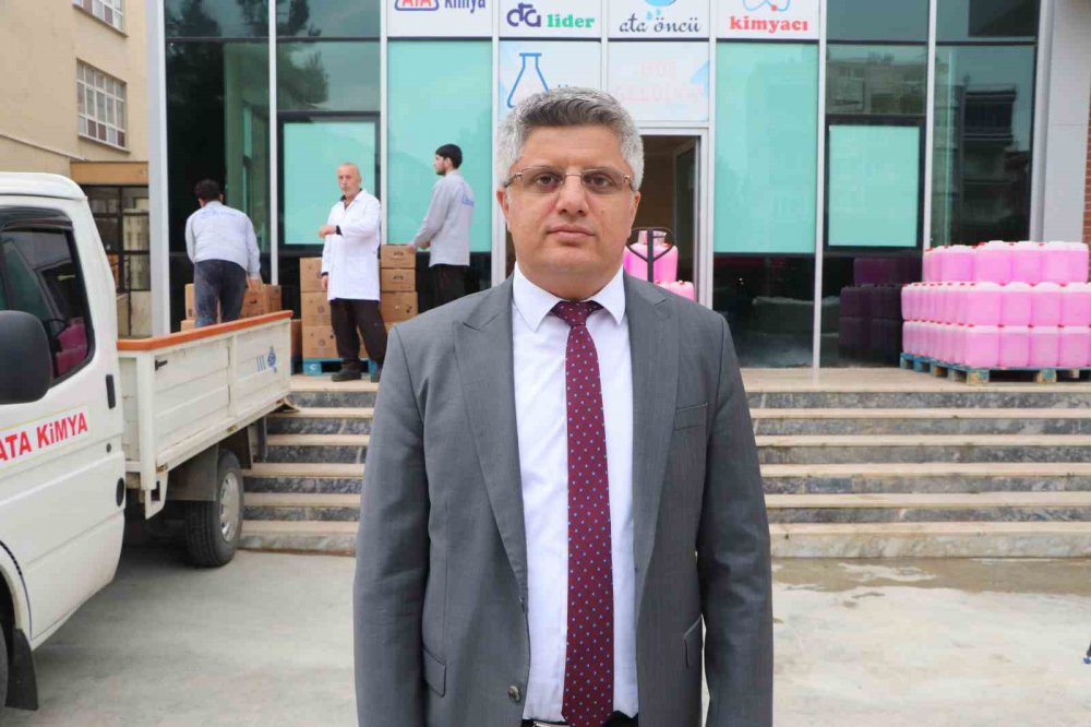 SAMSUN'DA ATAKUM MESLEKİ VE TEKNİK ANADOLU LİSESİ ÖĞRETMEN VE ÖĞRENCİLERİ, YOĞUN MESAİ HARCAYARAK ÜRETTİKLERİ 120 TON HİJYEN MALZEMESİNİ DEPREM BÖLGESİNE GÖNDERDİ