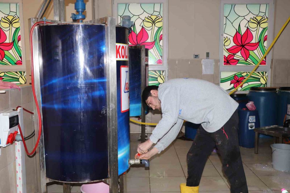 SAMSUN'DA ATAKUM MESLEKİ VE TEKNİK ANADOLU LİSESİ ÖĞRETMEN VE ÖĞRENCİLERİ, YOĞUN MESAİ HARCAYARAK ÜRETTİKLERİ 120 TON HİJYEN MALZEMESİNİ DEPREM BÖLGESİNE GÖNDERDİ