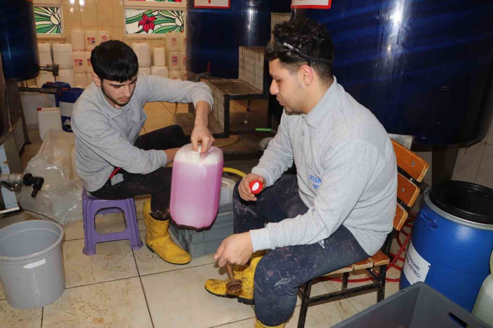 SAMSUN'DA ATAKUM MESLEKİ VE TEKNİK ANADOLU LİSESİ ÖĞRETMEN VE ÖĞRENCİLERİ, YOĞUN MESAİ HARCAYARAK ÜRETTİKLERİ 120 TON HİJYEN MALZEMESİNİ DEPREM BÖLGESİNE GÖNDERDİ