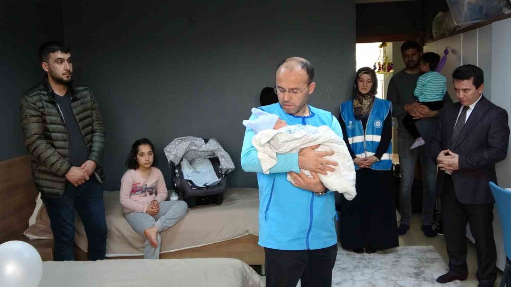 ADIYAMAN'DA YAKALANAN VE 2 HAFTA SONRASINA İLK DOĞUM BEKLEYEN ÇİFTİN, MİRAN TUNA İSİMLİ BEBEKLERİ DÜNYAYA GELDİ. "BEBEĞİMİZ KURTULSUN" DÜŞÜNCESİ İLE ORDU'YA GELEN ÇİFT, AYNI ANDA HEM MUTLULUK, HEM DE HÜZÜN YAŞIYOR