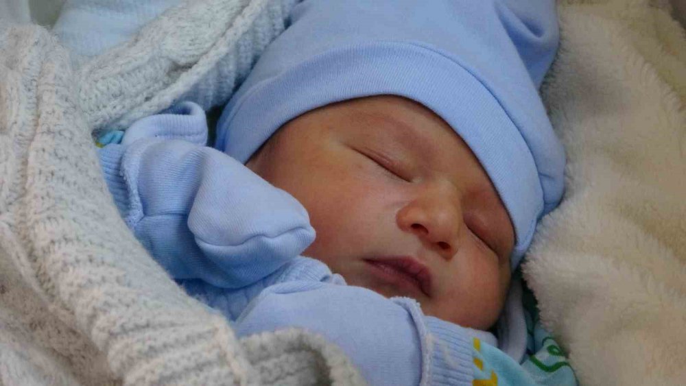 ADIYAMAN'DA YAKALANAN VE 2 HAFTA SONRASINA İLK DOĞUM BEKLEYEN ÇİFTİN, MİRAN TUNA İSİMLİ BEBEKLERİ DÜNYAYA GELDİ. "BEBEĞİMİZ KURTULSUN" DÜŞÜNCESİ İLE ORDU'YA GELEN ÇİFT, AYNI ANDA HEM MUTLULUK, HEM DE HÜZÜN YAŞIYOR