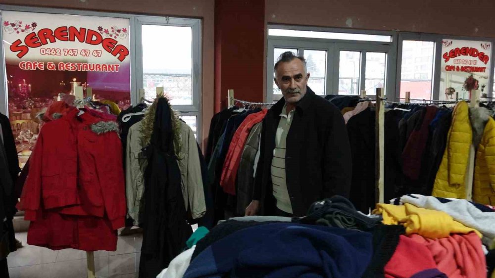 TRABZON'UN SÜRMENE İLÇESİNDE DÜĞÜN İÇİN BİRİKTİRDİKLERİ ALTINLARI SAKLADIKLARI AYAKKABIYI YANLIŞLIKLA DEPREM BÖLGESİNE YARDIM İÇİN GÖNDEREN AKYASAN AİLESİ GAZİANTEP'E  GÖNDERDİ