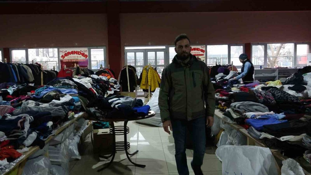 TRABZON'UN SÜRMENE İLÇESİNDE DÜĞÜN İÇİN BİRİKTİRDİKLERİ ALTINLARI SAKLADIKLARI AYAKKABIYI YANLIŞLIKLA DEPREM BÖLGESİNE YARDIM İÇİN GÖNDEREN AKYASAN AİLESİ GAZİANTEP'E  GÖNDERDİ