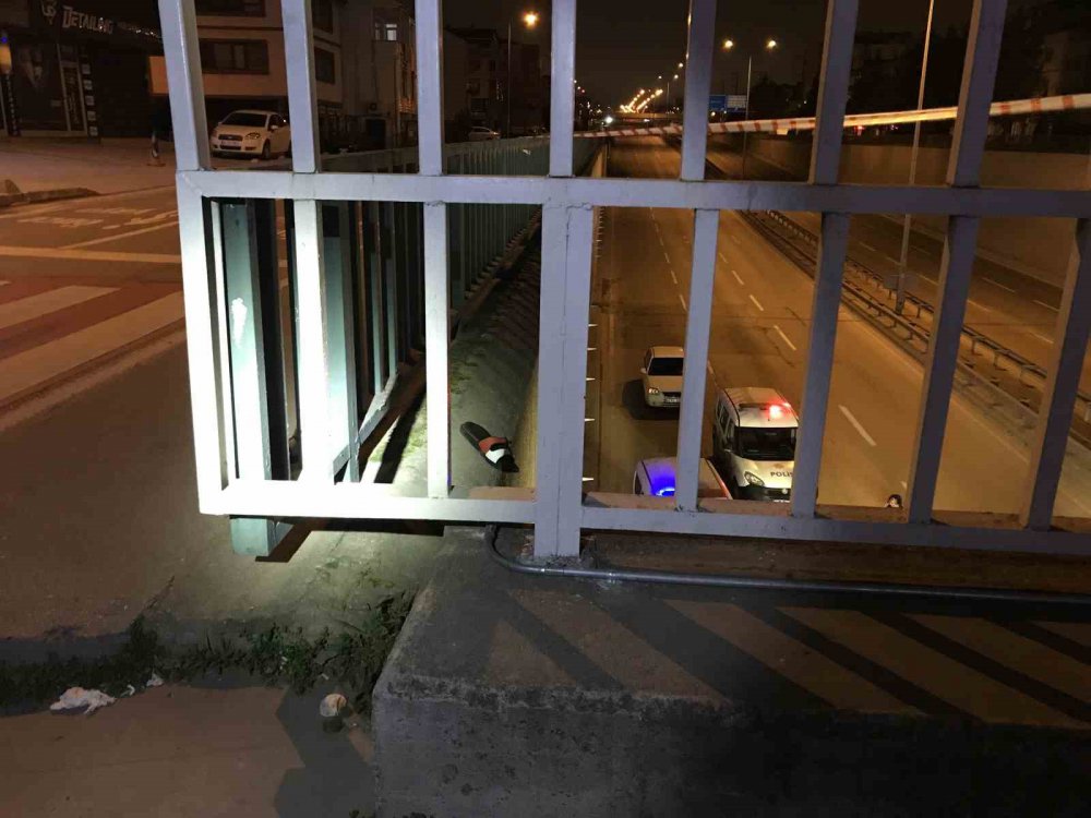 KOCAELİ'NİN DERİNCE İLÇESİNDE ÜZERİNDEN KİMLİK ÇIKMAYAN YAŞLI ADAM, KÖPRÜDEN TÜNELE DÜŞEREK HAYATINI KAYBETTİ