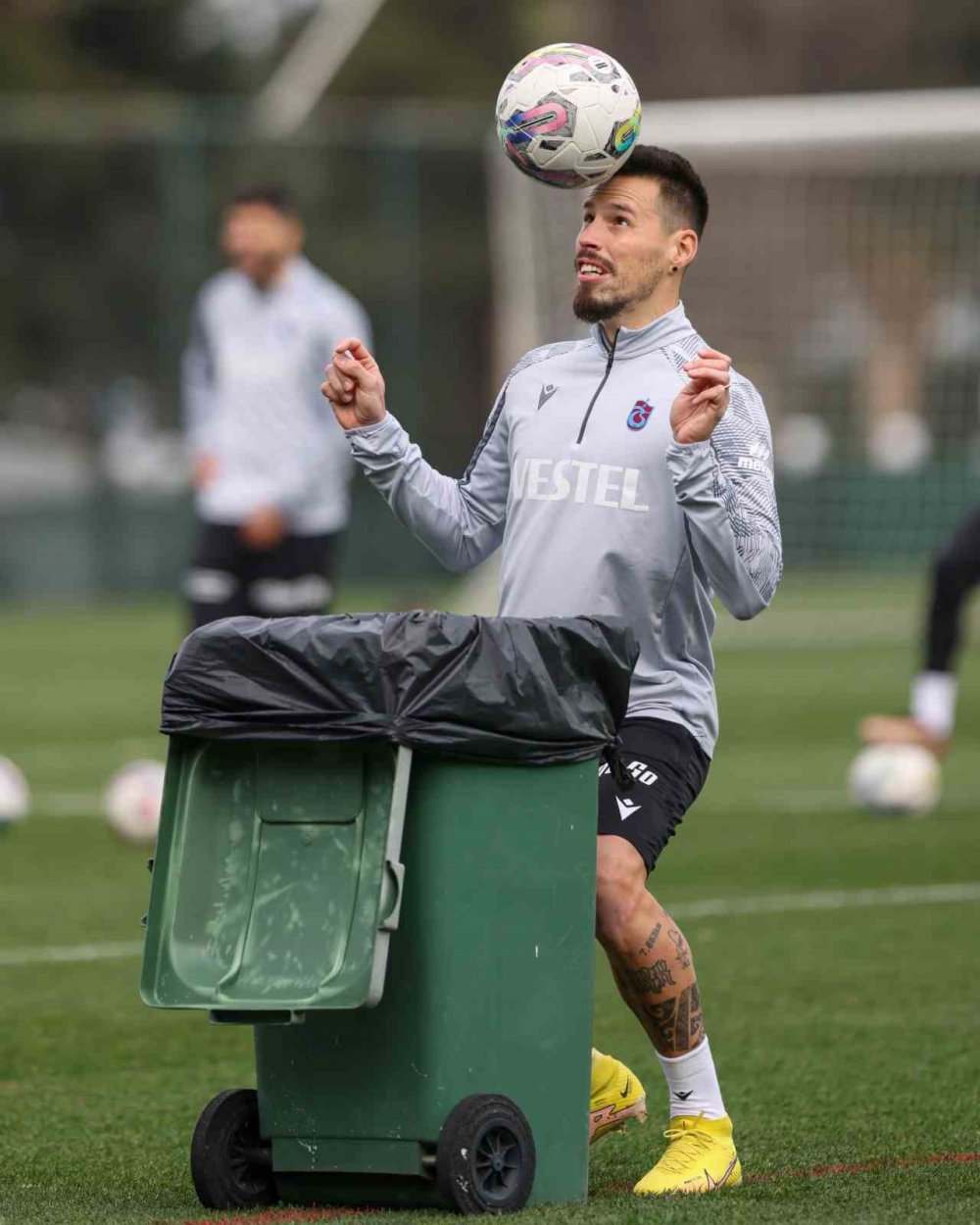 TRABZONSPOR, SPOR TOTO SÜPER LİG'İN 24. HAFTASINDA EVİNDE OYNAYACAĞI ÜMRANİYESPOR MAÇINININ HAZIRLIKLARINI YAPTIĞI ANTRENMANLA SÜRDÜRDÜ