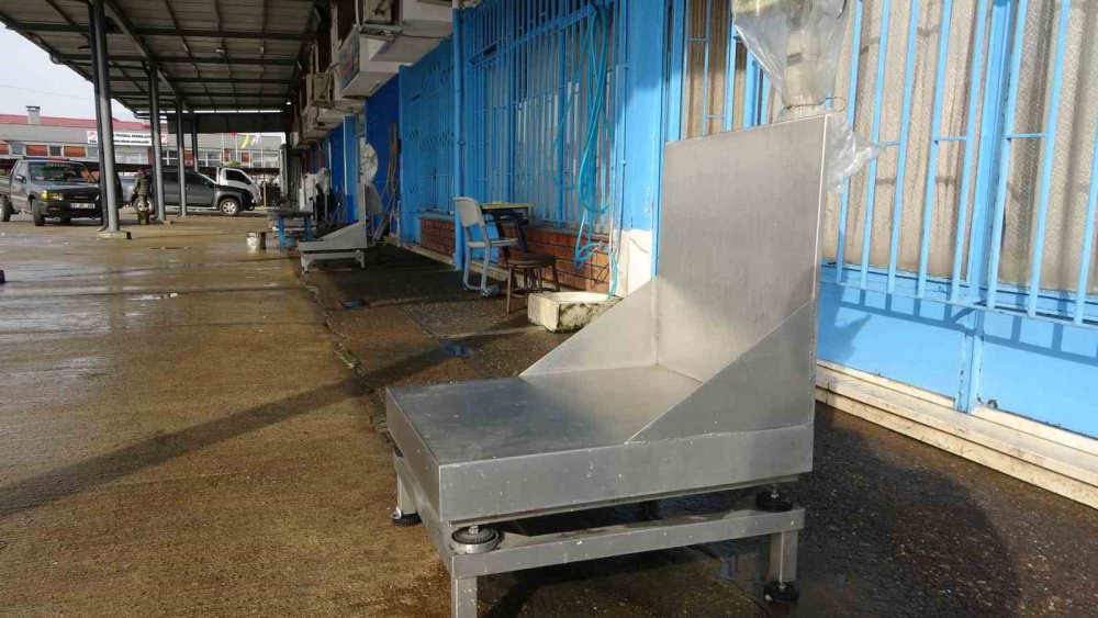 DENİZLERDE AV YASAĞININ 15 NİSAN'DA BAŞLAMASINA YAKLAŞIK 1,5 AY KALMASINA RAĞMEN BAZI TEKNELER ÖZELLİKLE HAMSİNİN İNCE OLMASINDAN DOLAYI SEZONU ERKEN KAPATTI