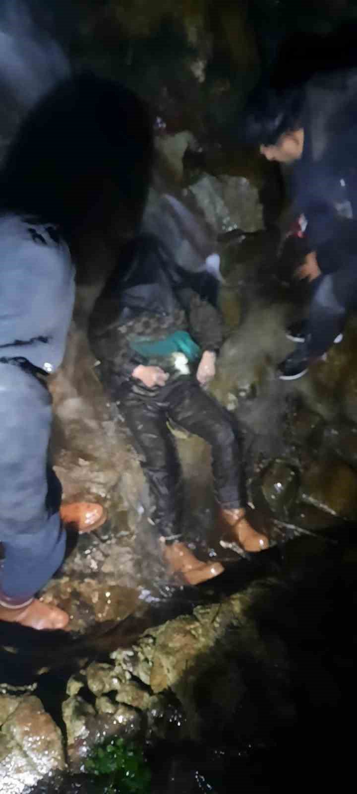 RİZE'DE OTLATTIĞI HAYVANLARININ PEŞİNE GİDEN ÇOBAN SALİM TURPÇİ GİTTİĞİ YERDE DENGESİNİ KAYBEDEREK DÜŞTÜĞÜ DEREDE HAYATINI KAYBETTİ