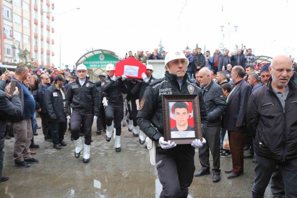 HATAY'DA DEVRİLEN DUVAR VE AĞACIN ALTINDA KALARAK KALDIRILDIĞI HASTANEDE ŞEHİT DÜŞEN POLİS MEMURU MUHAMMET TARAKÇI , RİZE'DE SON YOLCULUĞUNA UĞURLANDI