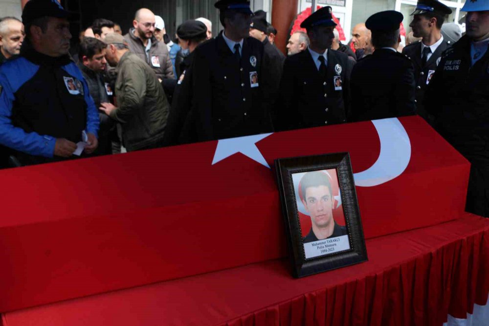 HATAY'DA DEVRİLEN DUVAR VE AĞACIN ALTINDA KALARAK KALDIRILDIĞI HASTANEDE ŞEHİT DÜŞEN POLİS MEMURU MUHAMMET TARAKÇI , RİZE'DE SON YOLCULUĞUNA UĞURLANDI