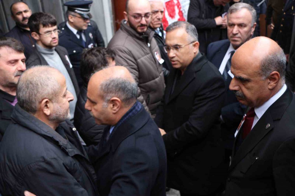 HATAY'DA DEVRİLEN DUVAR VE AĞACIN ALTINDA KALARAK KALDIRILDIĞI HASTANEDE ŞEHİT DÜŞEN POLİS MEMURU MUHAMMET TARAKÇI , RİZE'DE SON YOLCULUĞUNA UĞURLANDI