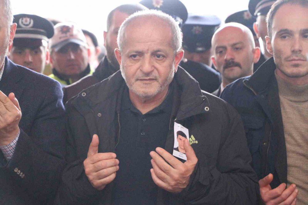 HATAY'DA DEVRİLEN DUVAR VE AĞACIN ALTINDA KALARAK KALDIRILDIĞI HASTANEDE ŞEHİT DÜŞEN POLİS MEMURU MUHAMMET TARAKÇI , RİZE'DE SON YOLCULUĞUNA UĞURLANDI