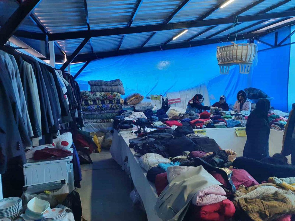 ORDU’DA DEPREMZEDELER İÇİN İYİLİK ÇARŞISI AÇILDI. KAHRAMANMARAŞ MERKEZLİ 6 ŞUBAT TARİHİNDE MEYDANA GELEN DEPREMLERİN ARDINDAN ORDU'YA GELEN DEPREMZEDELER İÇİN İYİLİK ÇARŞISI AÇILDI