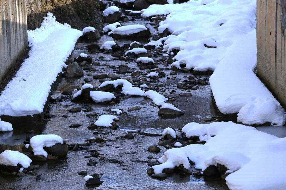 YAĞMURUN BAŞKENTİNDE KURAKLIK ALARMI. BELEDİYE BAŞKANI RAHMİ METİN "SON 10 YILDIR BİZ OCAK, ŞUBAT VE BİRDE YAZIN TEMMUZ VE AĞUSTOS AYLARINDA SU AZALMASI YAŞIYORUZ