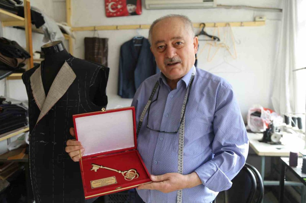 ARTVİN'İN YUSUFELİ İLÇESİNDE BARAJ SULARI ESNAFIN KAPISINA DAYANDI. HAK SAHİBİ OLMAYAN BAZI ESNAFLAR BARAJ SULARIN İLÇE MERKEZİNE ULAŞMASINA RAĞMEN, SON GÜNE KADAR BEKLEMEYİ PLANLIYOR