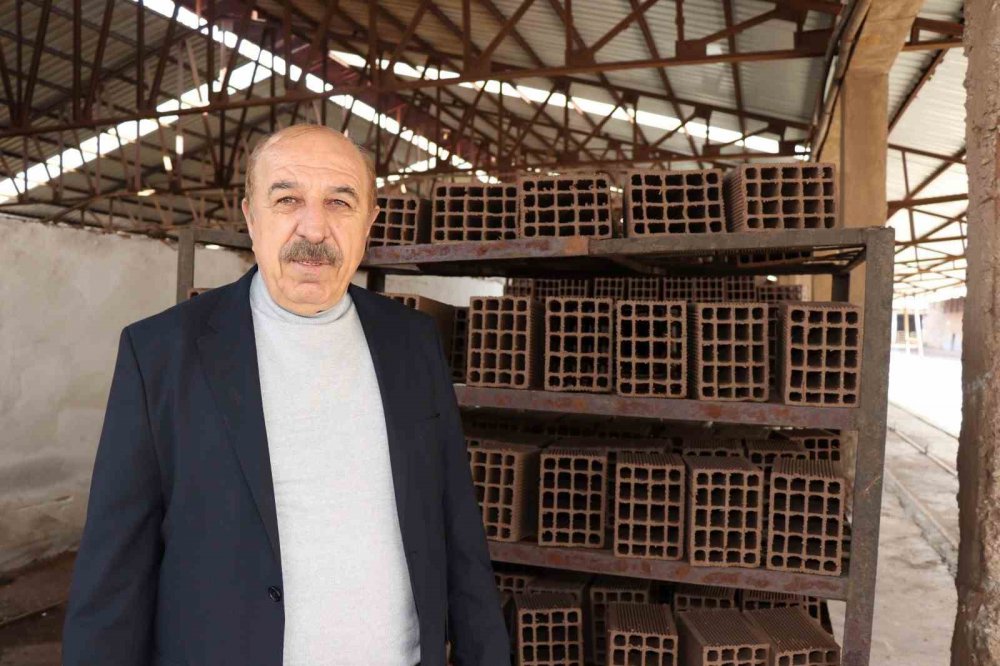 DEPREMZEDE VATANDAŞLARA DESTEK OLMAK AMACIYLA OLTU TUĞLA FABRİKASI 15 GÜN ERKEN ÜRETİME BAŞLADI