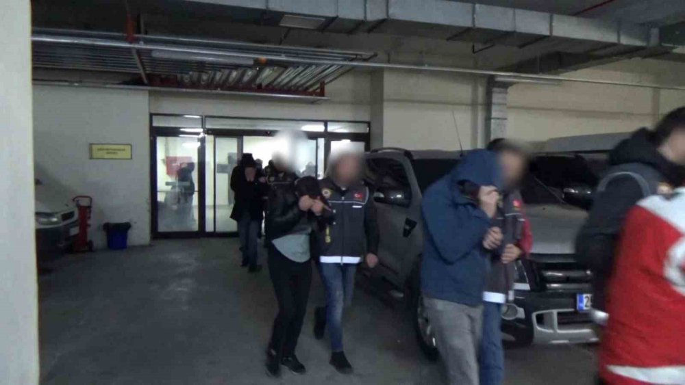 ERZURUM EMNİYET MÜDÜRLÜĞÜ AHLAK BÜRO AMİRLİĞİ EKİPLERİ TARAFINDAN FUHUŞÇULARA YÖNELİK "ARKA SOKAKLAR" OPERASYONU DÜZENLENDİ. OPERASYONDA GÖZALTINA ALINAN 15 ŞAHISTAN 4'Ü TUTUKLANARAK CEZAEVİNE GÖNDERİLDİ