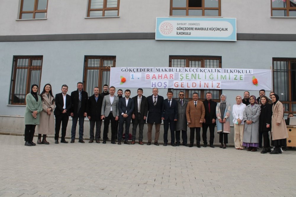 GÖKÇEDERELİ KÜÇÜK ÖĞRENCİLERİN BAYBURT İL MİLLİ EĞİTİM MÜDÜRÜ RAHMİ GÜNEY'E "RAHMİ AMCA BİZE SUCUK EKMEK GÖNDEREBİLİR MİSİN?" DİYEREK YAPTIĞI ÇAĞRI, BUGÜN KARŞILIK BULDU