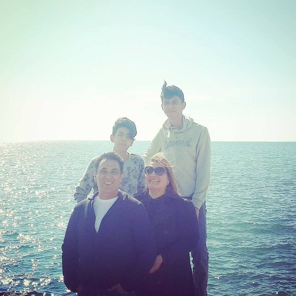 DEPREMDE ANNESİ VE BABASINI KAYBEDEN, AĞABEYİNİ İSE ENKAZ ALTINDAN ÇIKARTAN DEPREMZEDE DOĞUKAN ARDA BARIK, AZRA TAYİRCİK İLE TRABZON'DA DÜNYA EVİNE GİRDİ